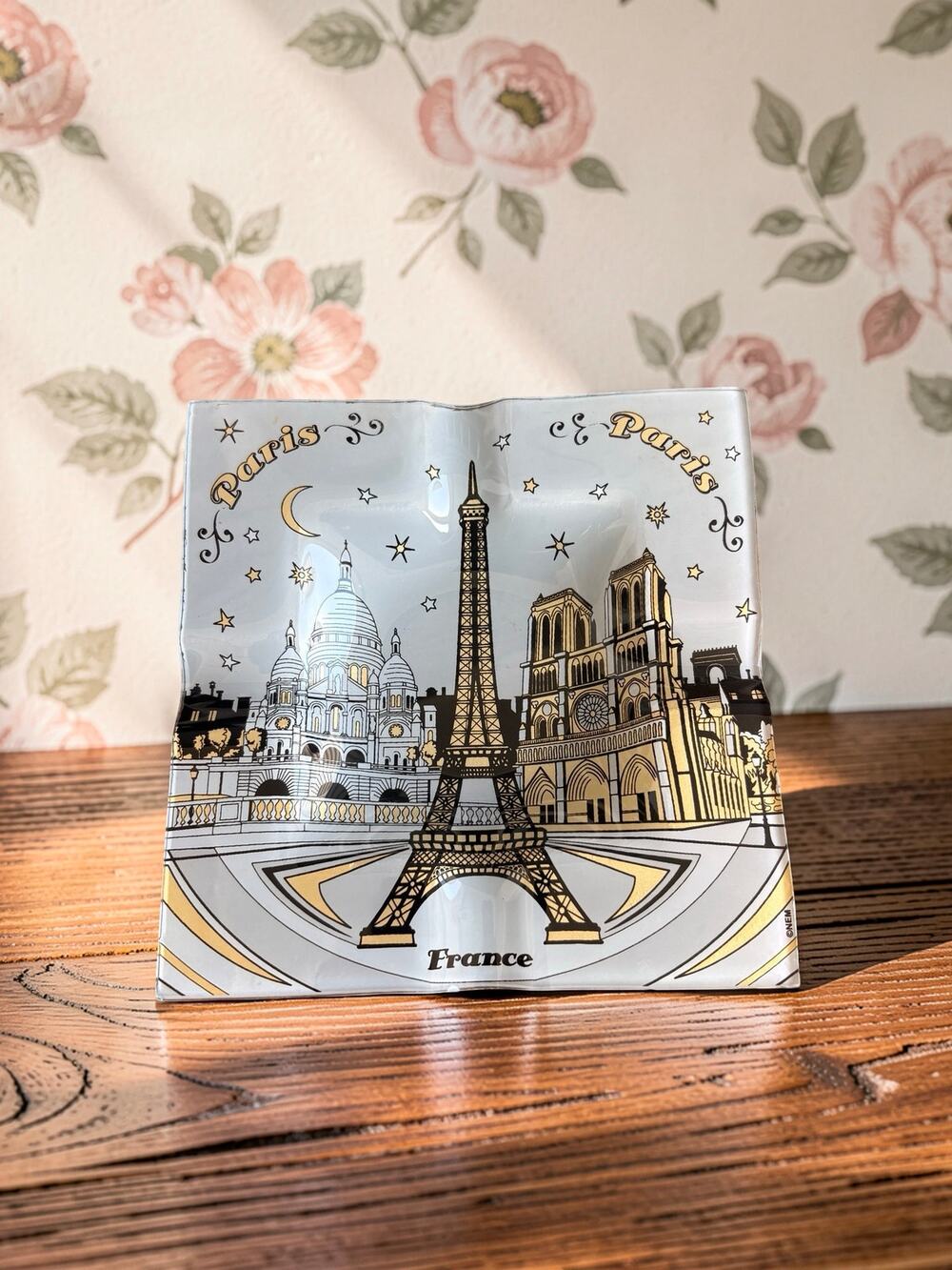 Paris France Glass Ashtray Eiffel Tower Notre Dame Sacre Coeur Gold Souvenir